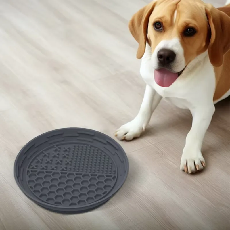 New Arrivals Dog Silicone Slow Feeder Bowl Pet Licking Pad Food Grade Silicone Pet Mat - detail view 1
